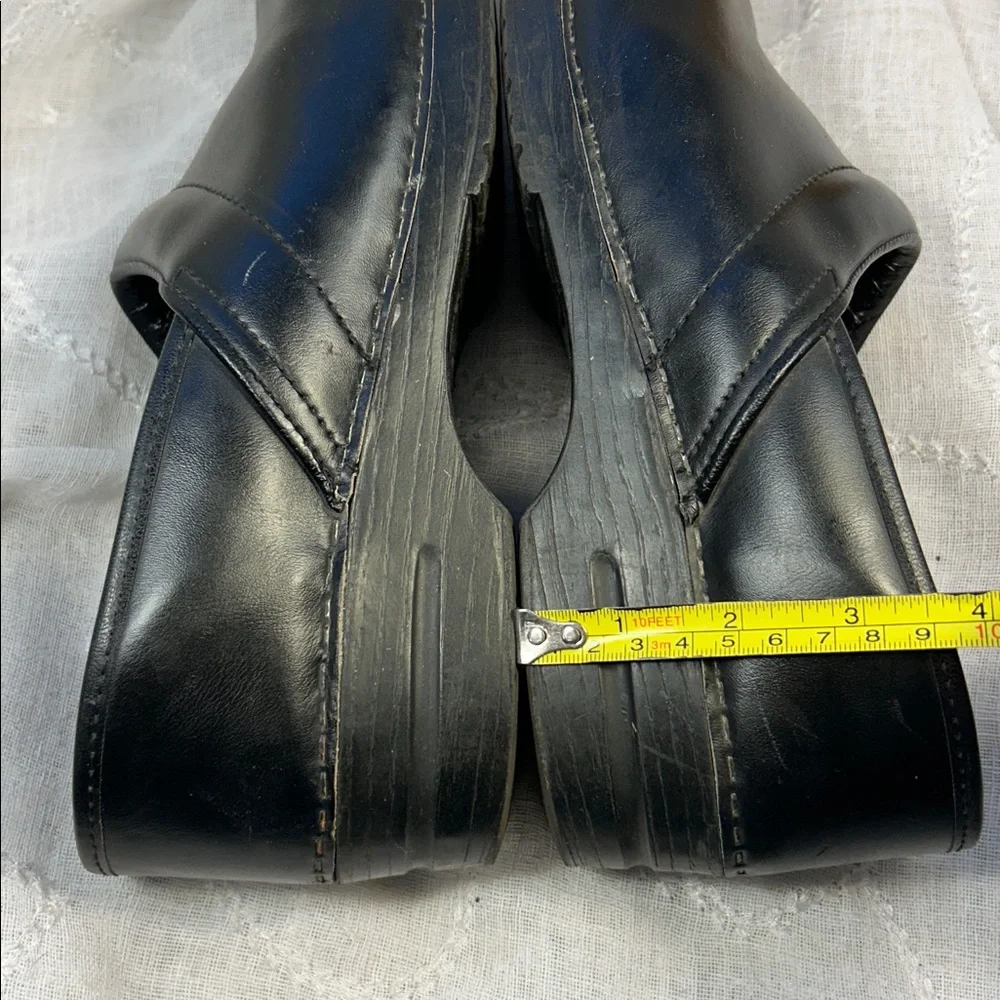 Dansko leather preloved clogs